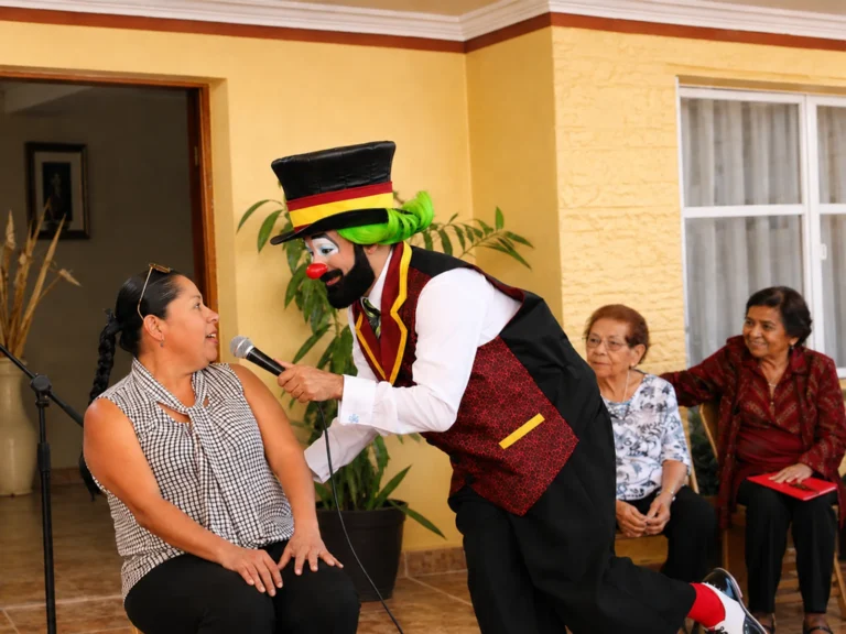 El Payaso Loquillo Interactuando con el público en el show de adultos