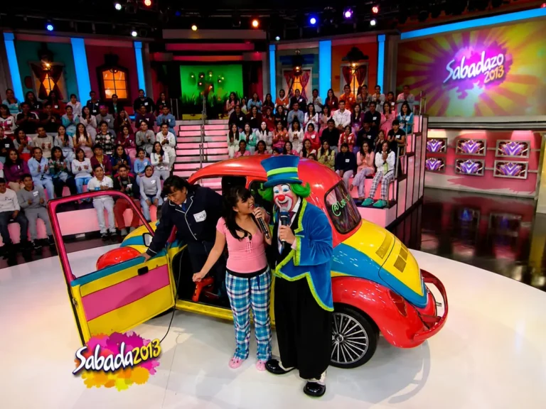 Payaso Loquillo y Gomita haciéndo un sketch en el programa Sabadazo, Televisa