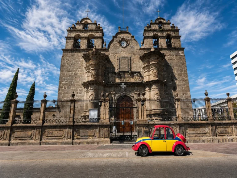 Vocho del Payaso Loquillo en Iglesia en Guadalajara Jalisco Méxxico
