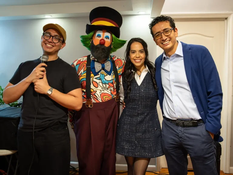 La foto de Los artistas con la festejada!