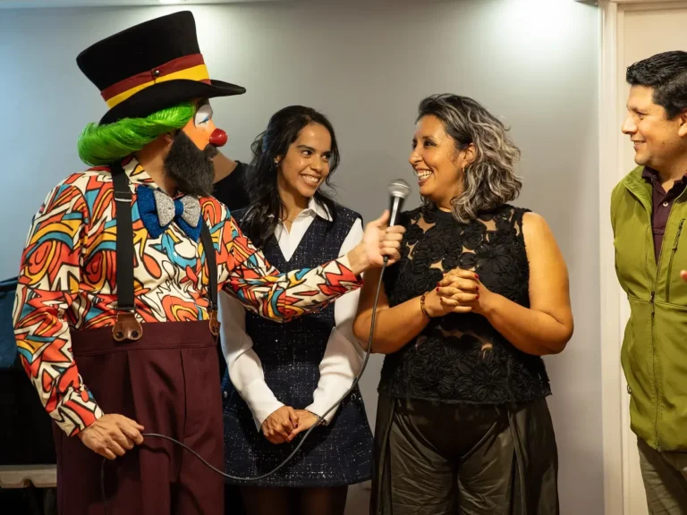 el público participando en el show de adultos