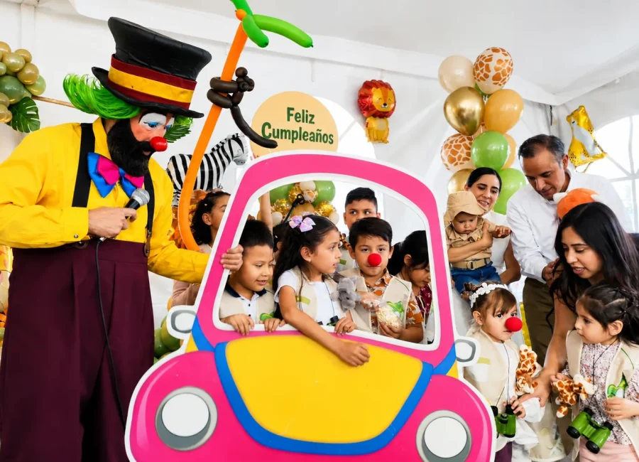 Una fiesta de Cumpleaños donde el Payaso Loquillo divierte a Niños y adultos por igual. San Juán de Aragón. CDMX.